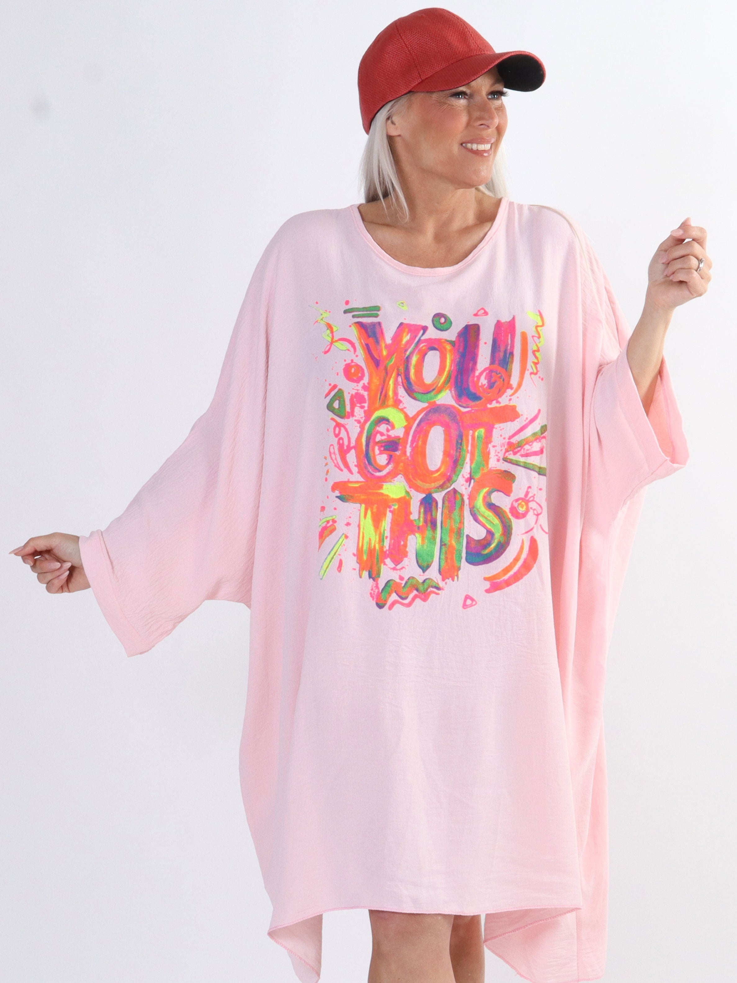 Mika - Oversized plus size viskosklänning med motiv framtill